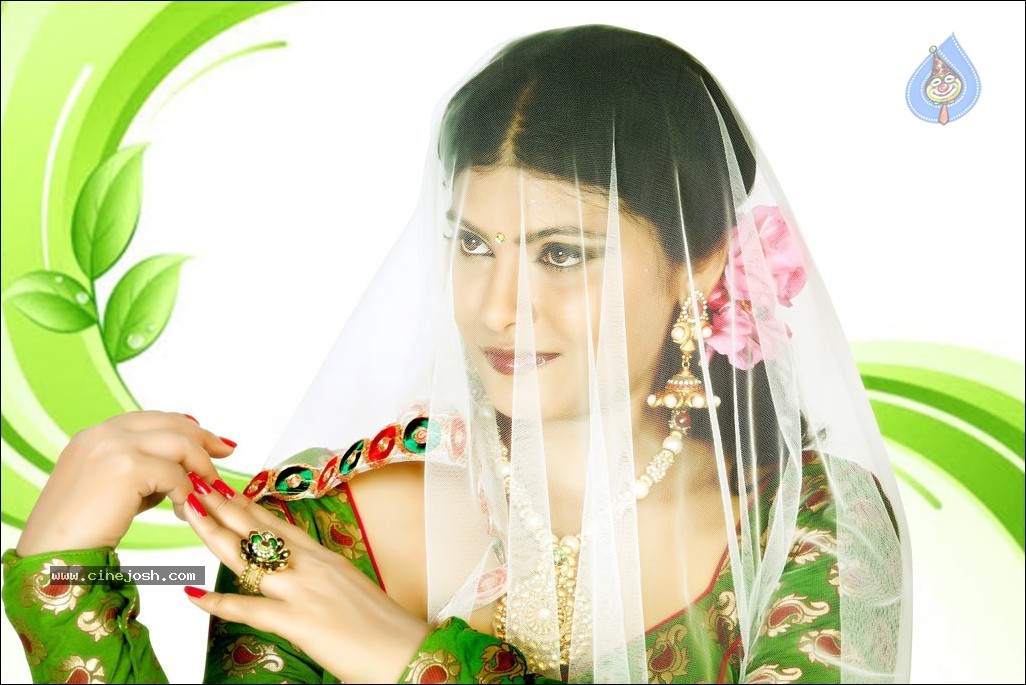 Hema Jilloju Portfolio Stills - 37 / 82 photos