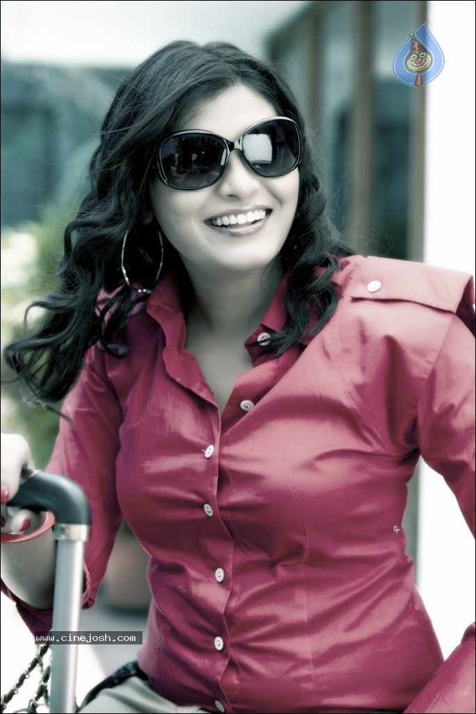 Hema Jilloju Portfolio Stills - 38 / 82 photos
