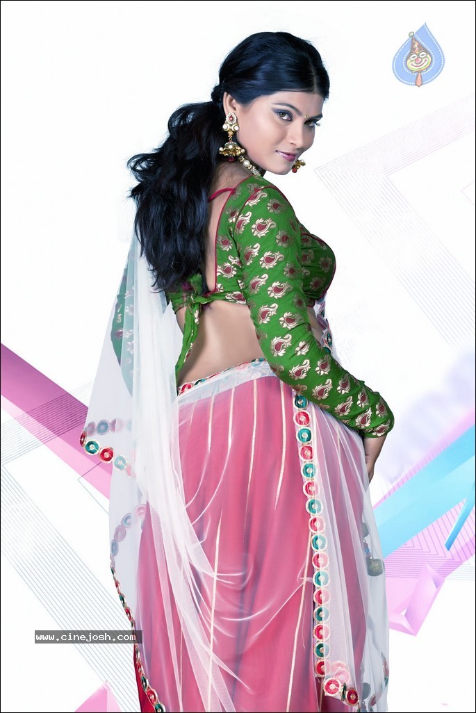 Hema Jilloju Portfolio Stills - 41 / 82 photos
