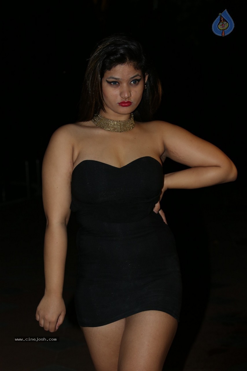 Himani Hot Stills - 13 / 186 photos