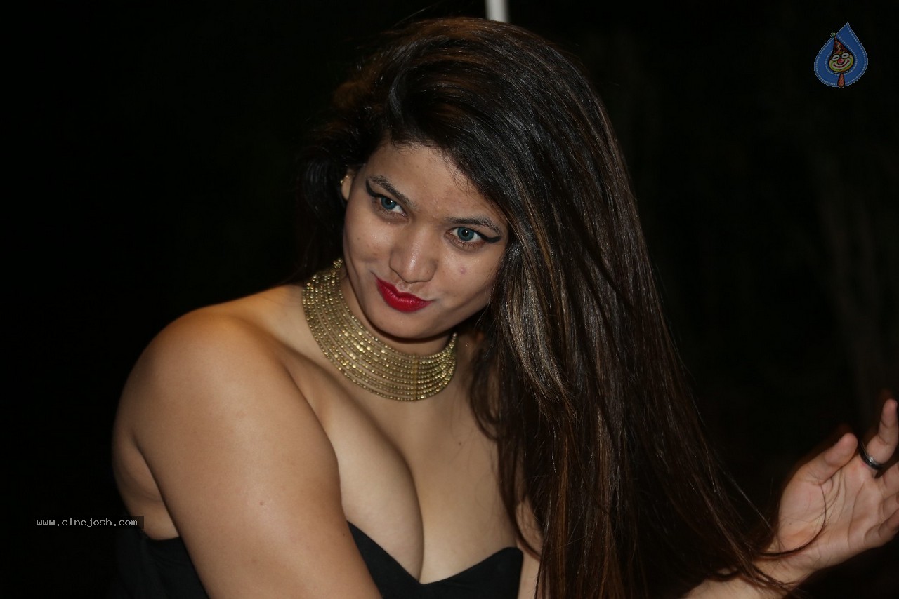 Himani Hot Stills - 39 / 186 photos