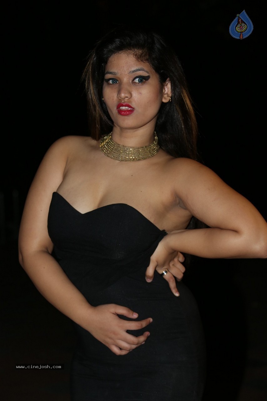 Himani Hot Stills - 43 / 186 photos