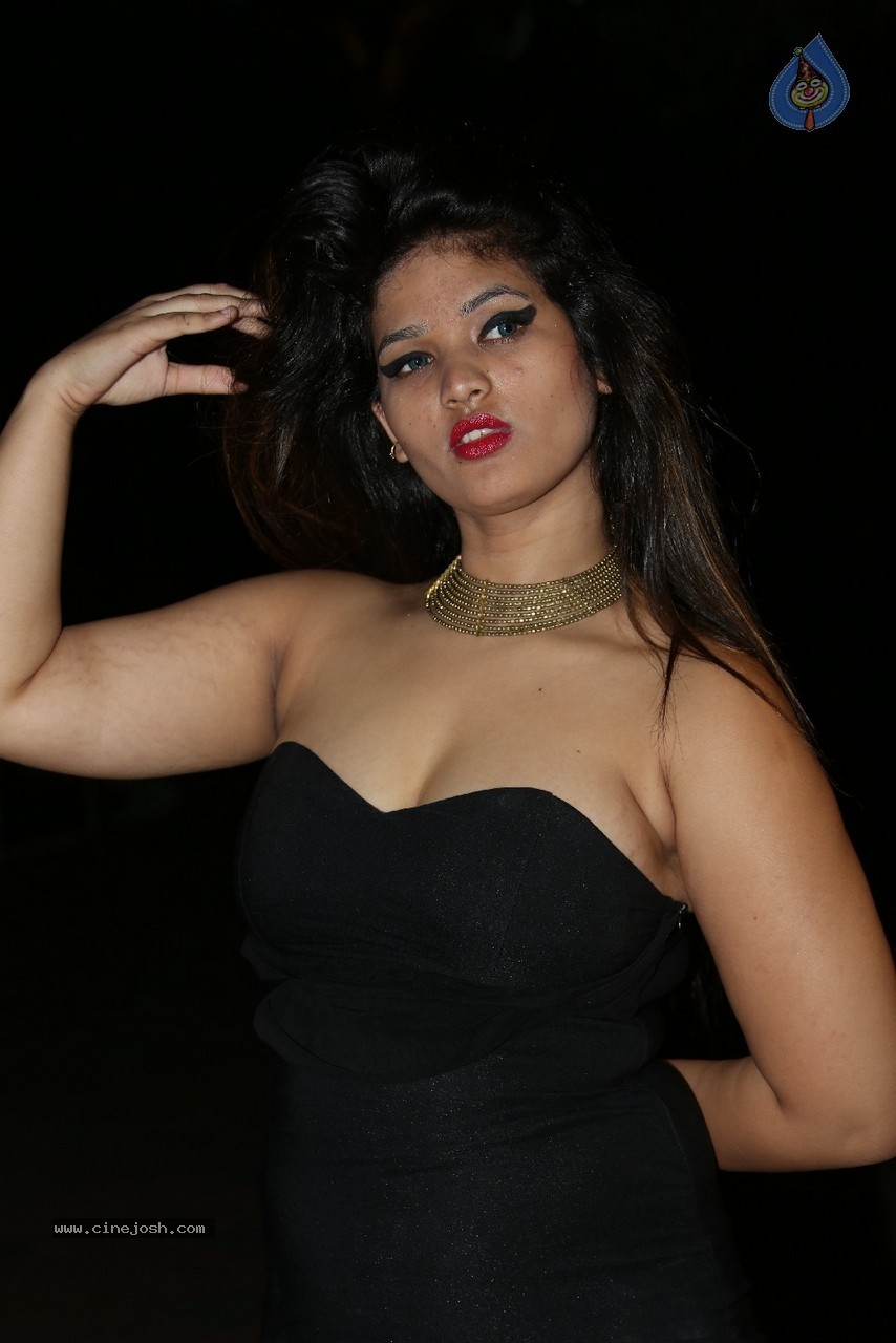 Himani Hot Stills - 58 / 186 photos