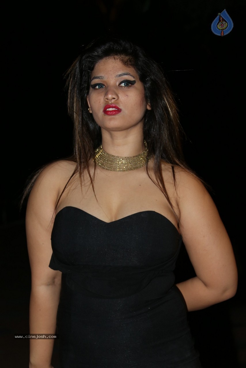 Himani Hot Stills - 61 / 186 photos