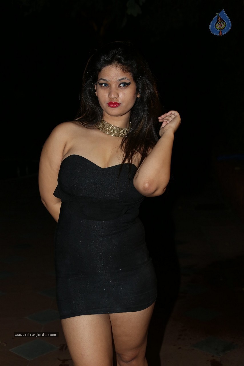 Himani Hot Stills - 86 / 186 photos