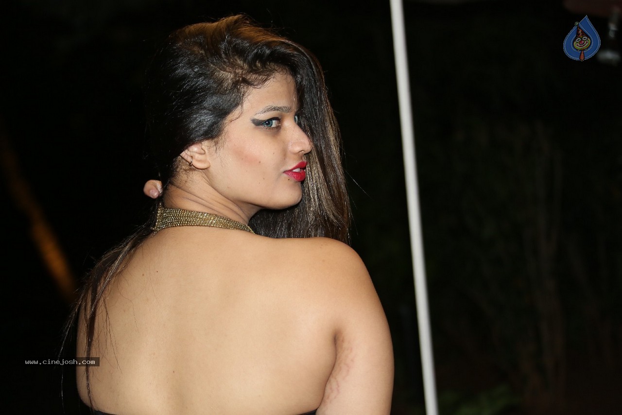 Himani Hot Stills - 91 / 186 photos