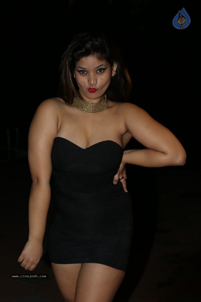 Himani Hot Stills - 98 / 186 photos