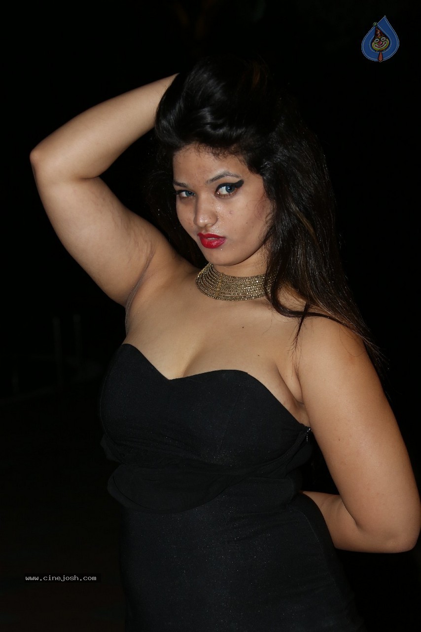 Himani Hot Stills - 145 / 186 photos