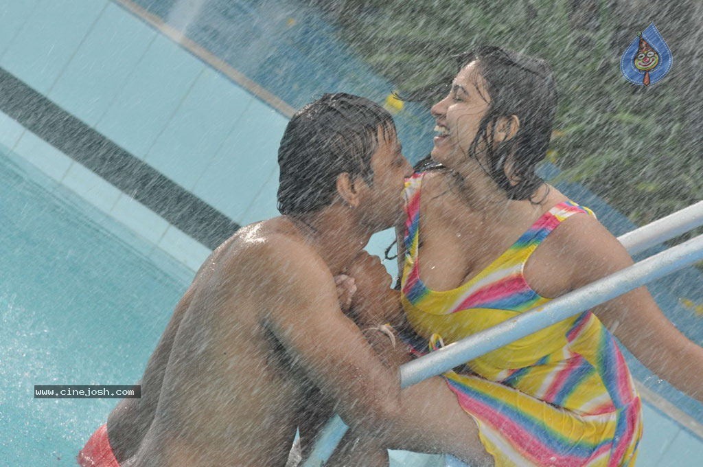 Ivan Yaroo Tamil Movie Hot Stills - 6 / 41 photos