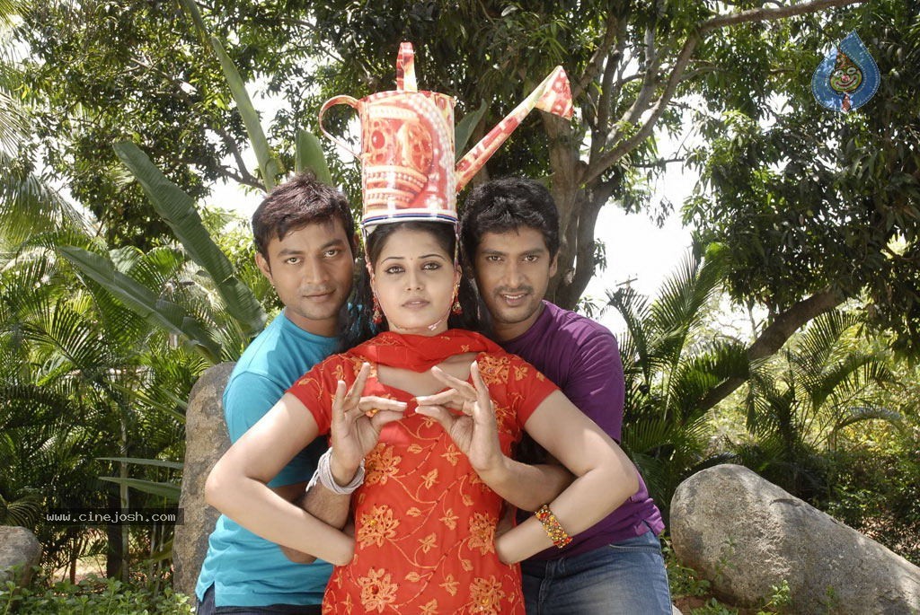 Ivan Yaroo Tamil Movie Hot Stills - 19 / 41 photos