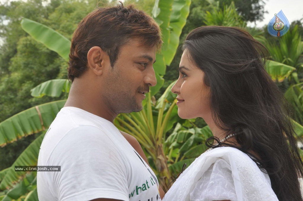 Ivan Yaroo Tamil Movie Hot Stills - 22 / 41 photos