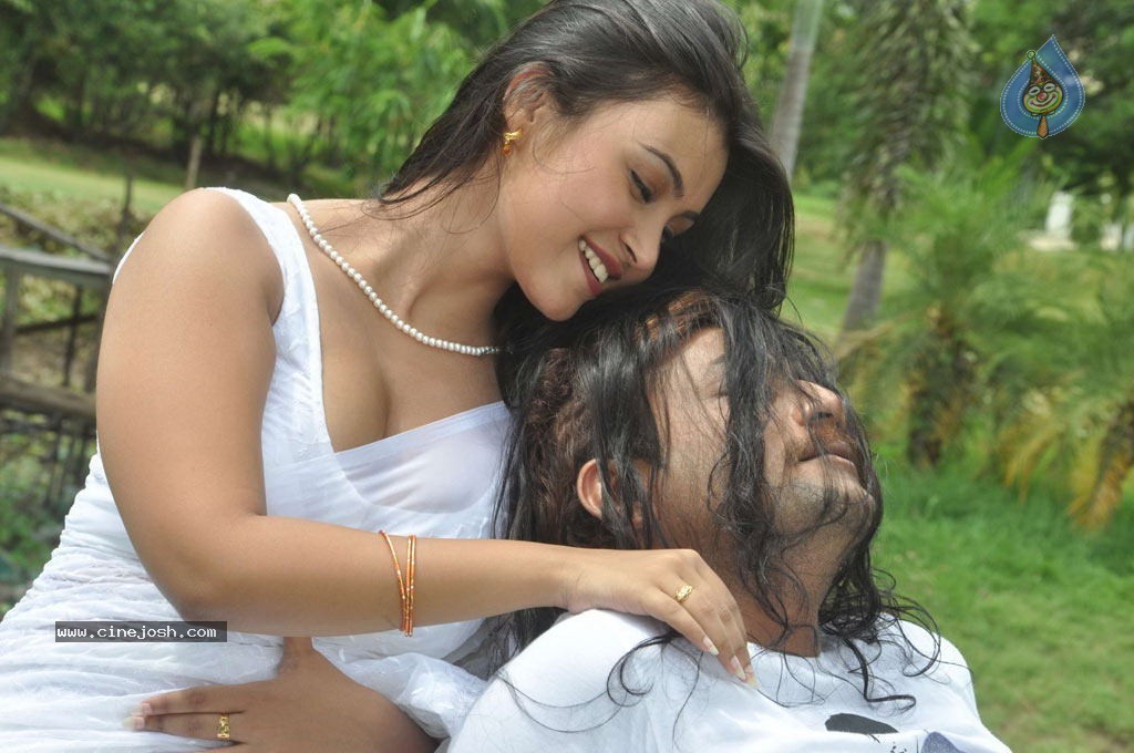Ivan Yaroo Tamil Movie Hot Stills - 24 / 41 photos