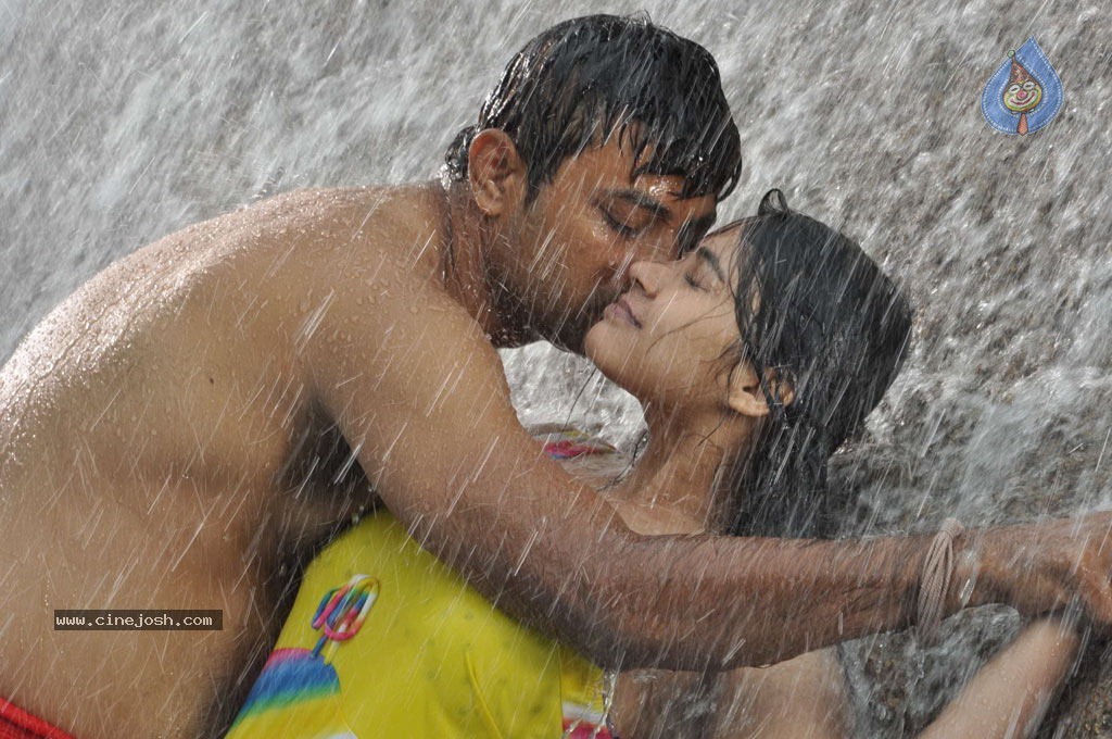 Ivan Yaroo Tamil Movie Hot Stills - 25 / 41 photos