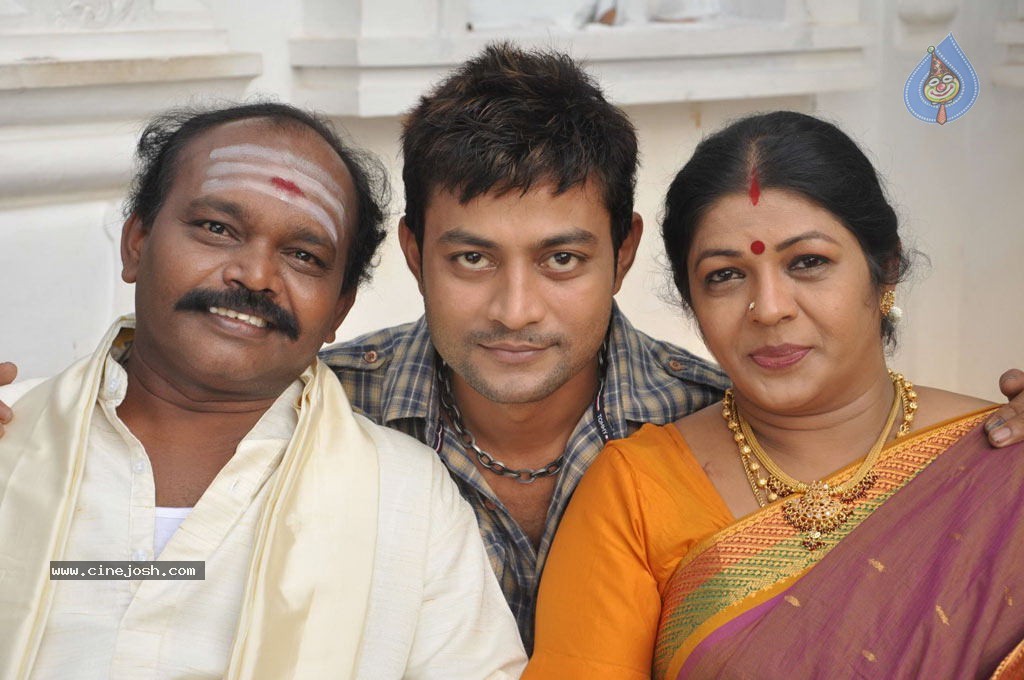 Ivan Yaroo Tamil Movie Hot Stills - 33 / 41 photos