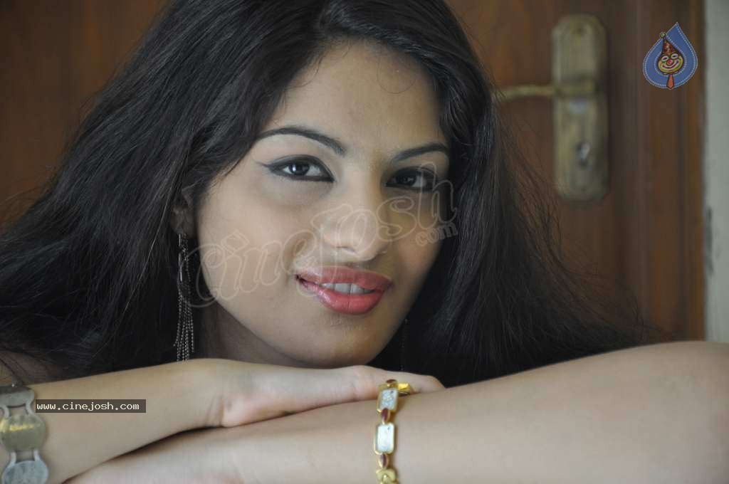 Jinal Pandya Spicy Stills - 110 / 136 photos