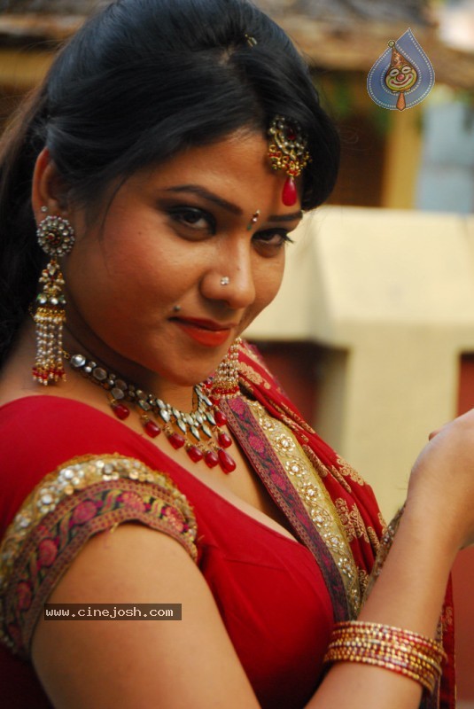 Jyothi Spicy Pics - 24 / 54 photos