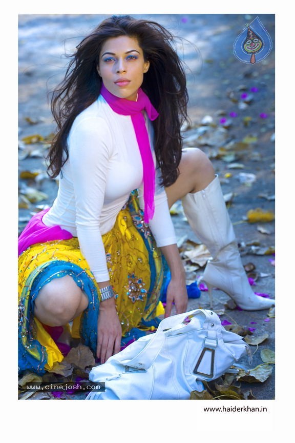 Jyothirana Spicy Stills - 13 / 31 photos