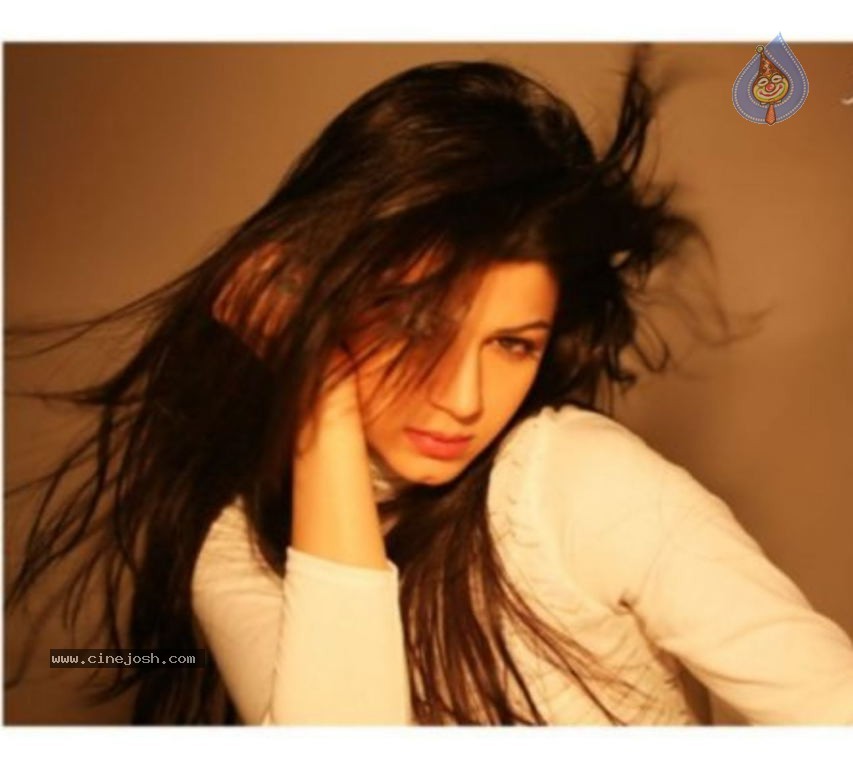Kainaat Arora Latest Hot Stills - 4 / 13 photos