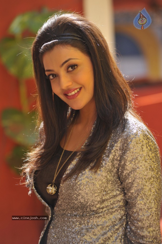 Kajal Agarwal Hot Stills - 10 / 36 photos