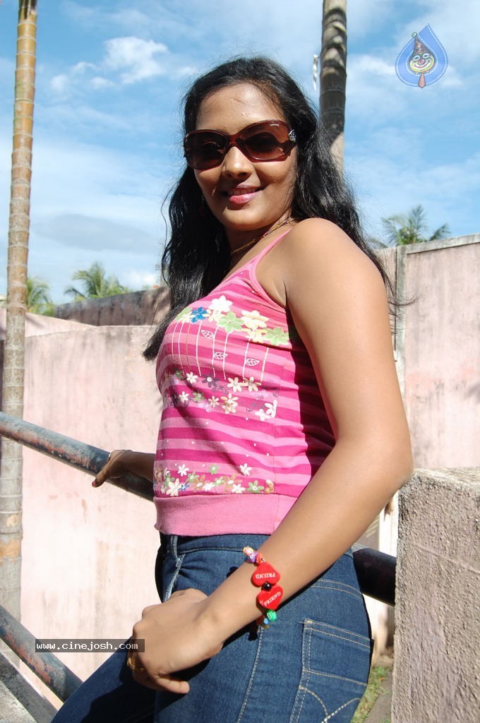 Kalapadam Tamil Movie Spicy Stills - 32 / 32 photos