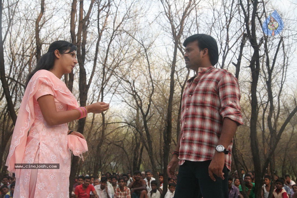Kallapetty Tamil Movie Hot Photos - 3 / 33 photos