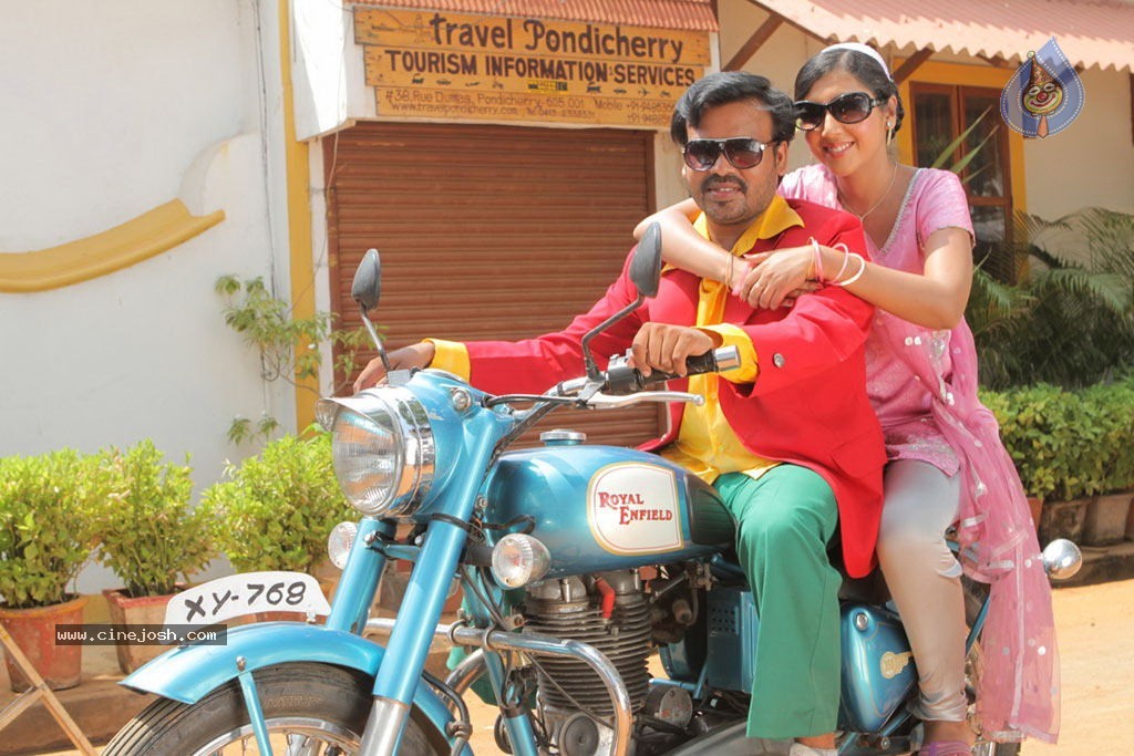 Kallapetty Tamil Movie Hot Photos - 17 / 33 photos