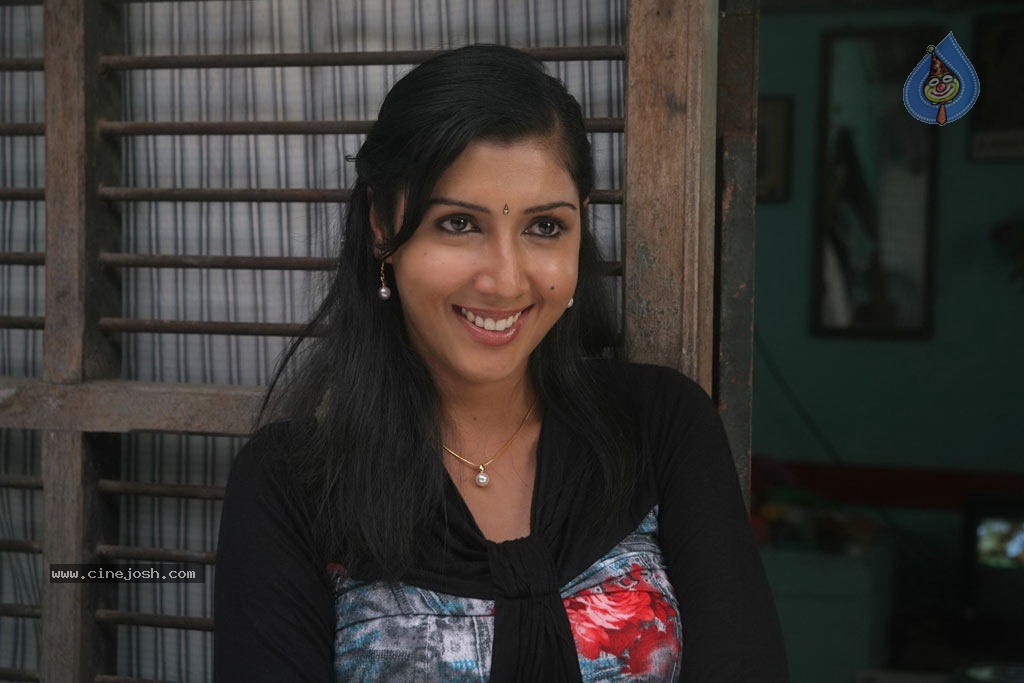 Kallapetty Tamil Movie Hot Photos - 29 / 33 photos