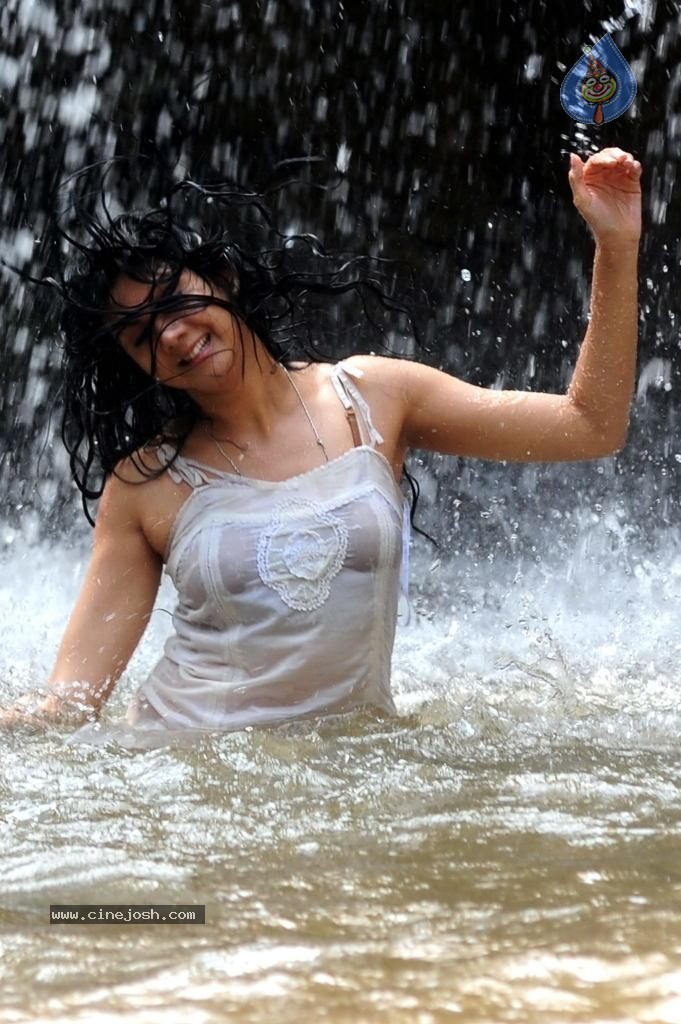 Kamna Jethmalani Hot Pics - 30 / 62 photos