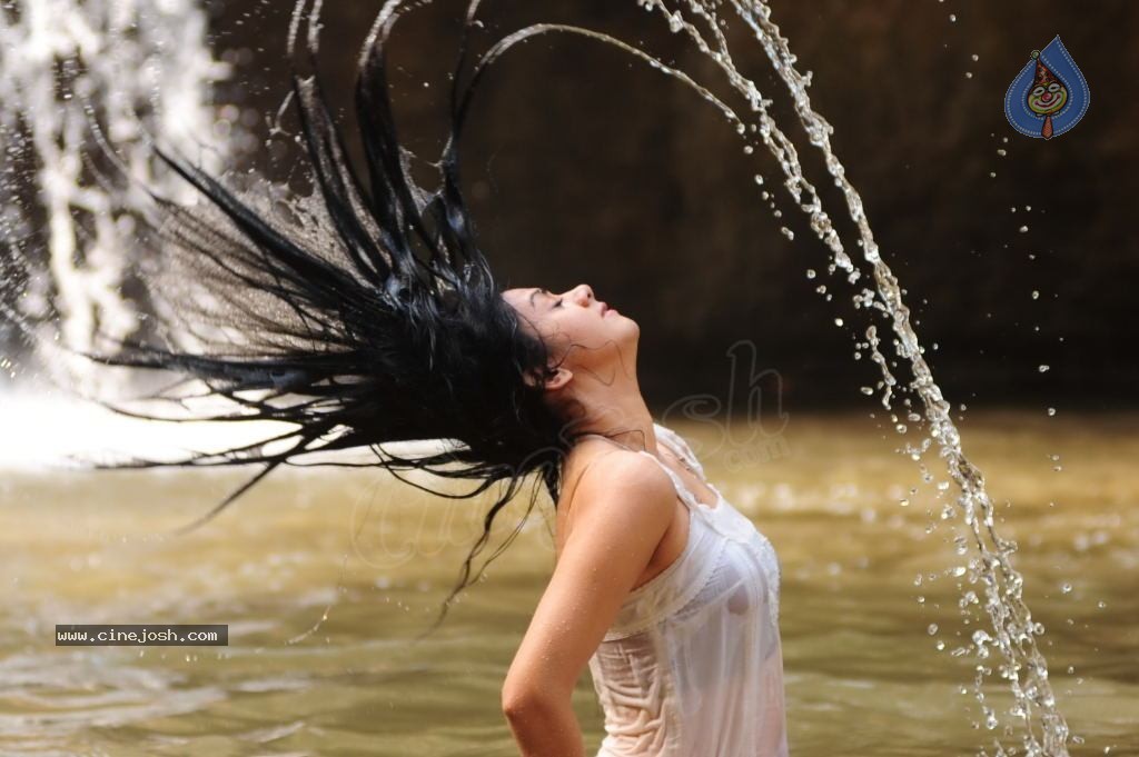 Kamna Jethmalani Hot Pics - 44 / 62 photos