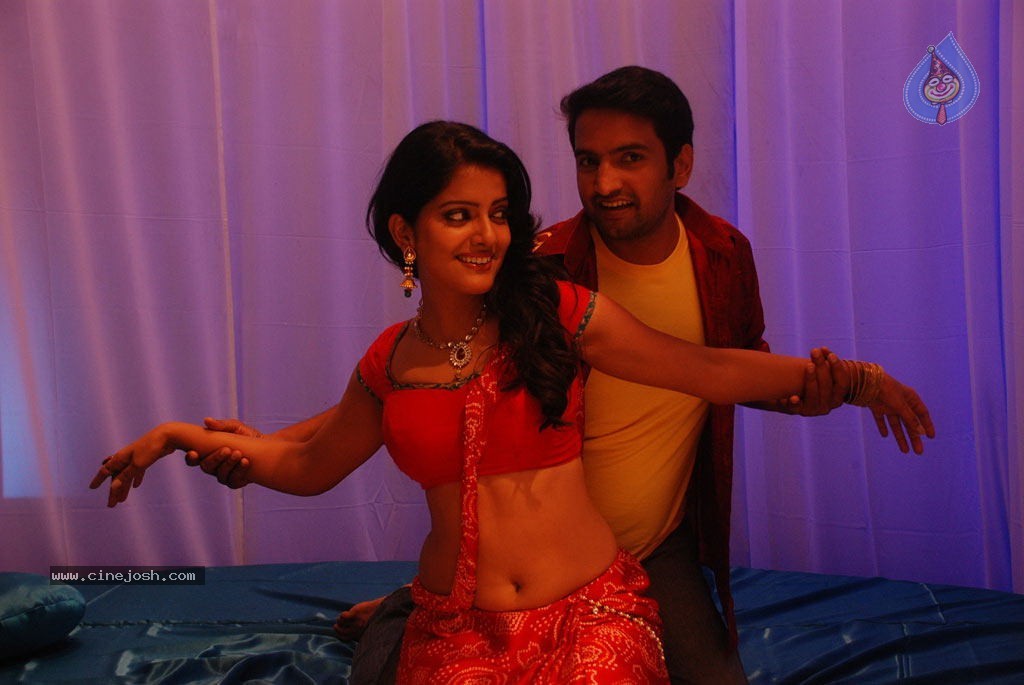 Kanna Laddu Thinna Aasaiya Tamil Movie Hot Stills - 19 / 89 photos