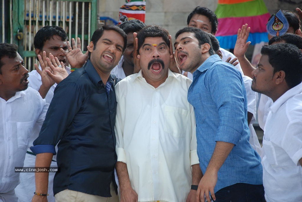 Kanna Laddu Thinna Aasaiya Tamil Movie Hot Stills - 28 / 89 photos