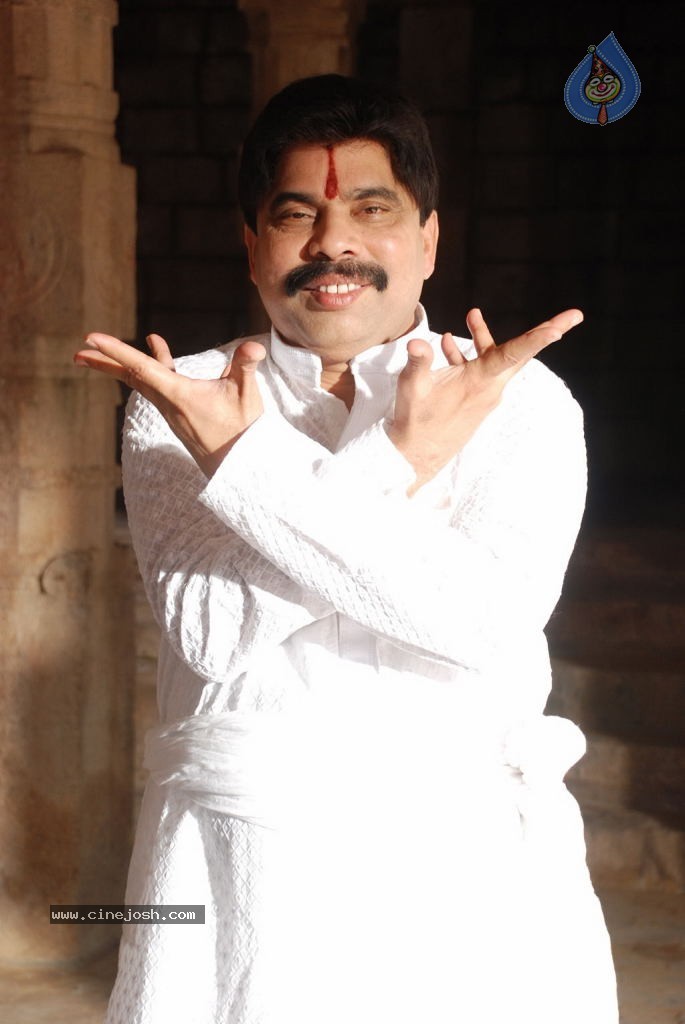 Kanna Laddu Thinna Aasaiya Tamil Movie Hot Stills - 38 / 89 photos