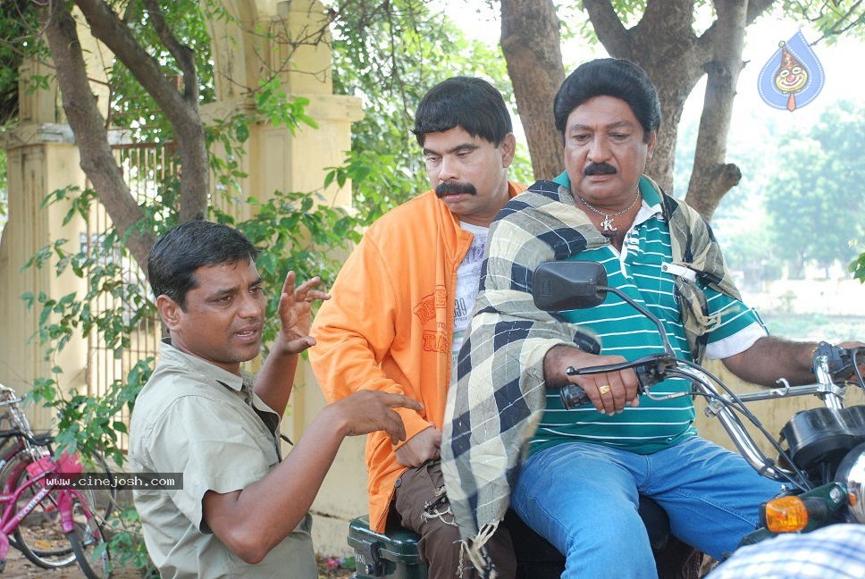 Kanna Laddu Thinna Aasaiya Tamil Movie Hot Stills - 39 / 89 photos