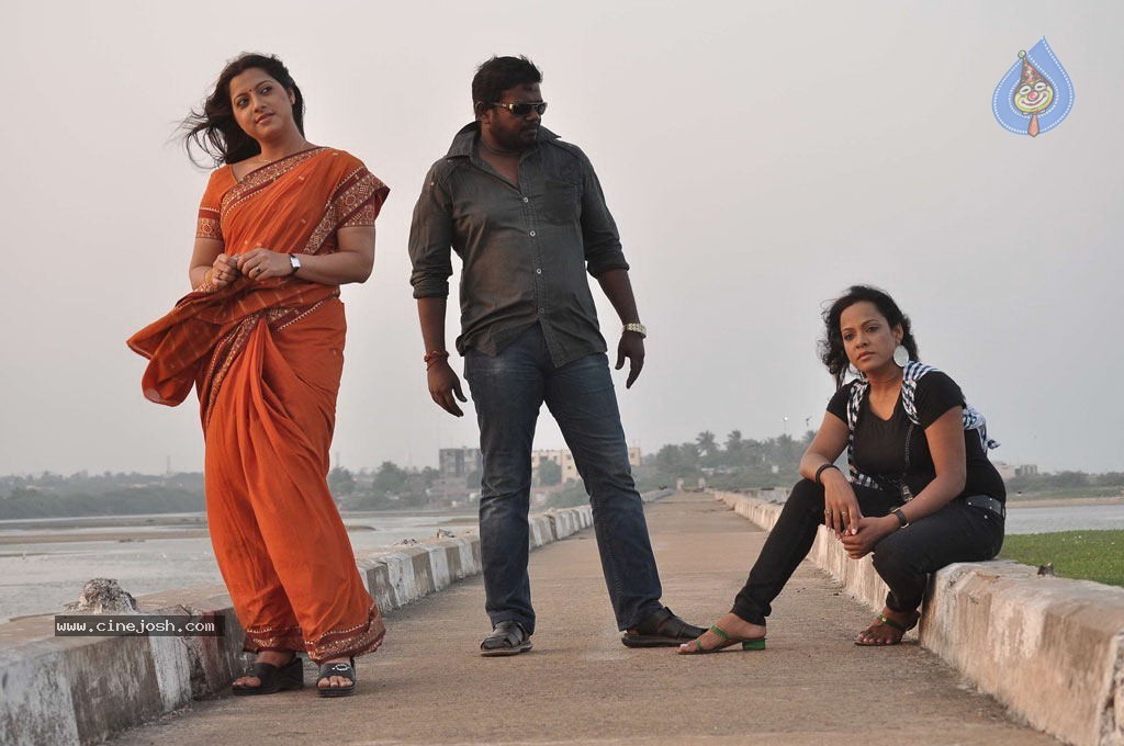Kasi Kuppam Tamil Movie Hot Stills - 22 / 101 photos