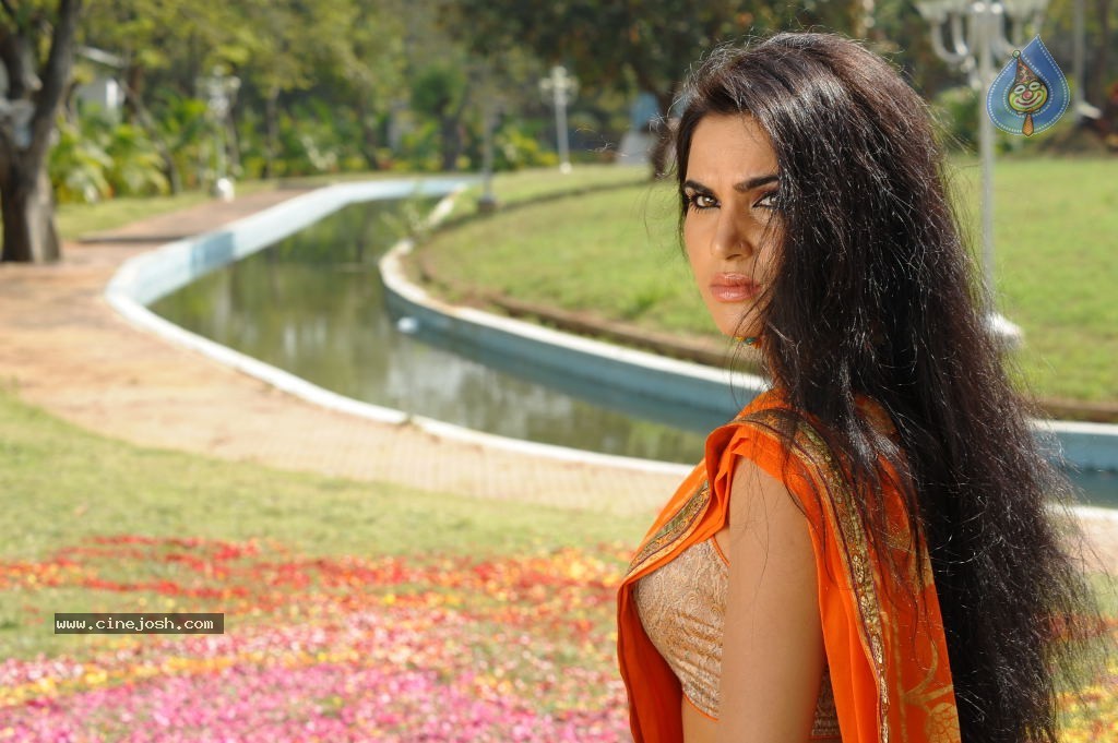 Kavya Singh Hot Photos - 16 / 57 photos