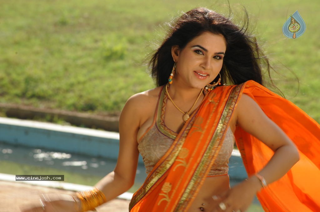 Kavya Singh Hot Photos - 27 / 57 photos