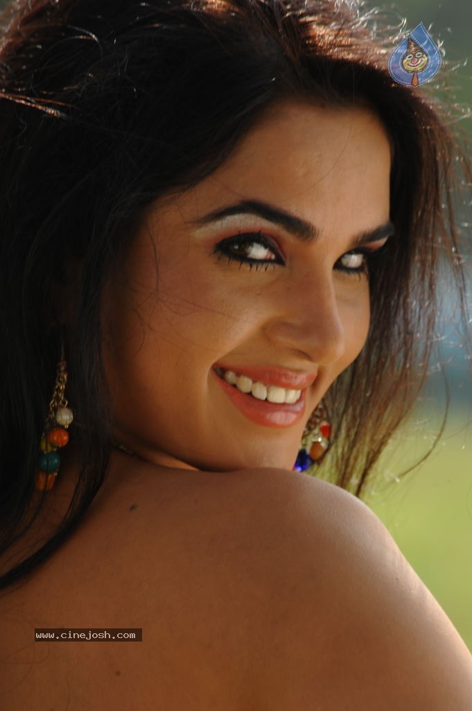 Kavya Singh Hot Photos - 51 / 57 photos