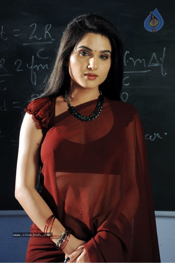 Kavya Singh Hot