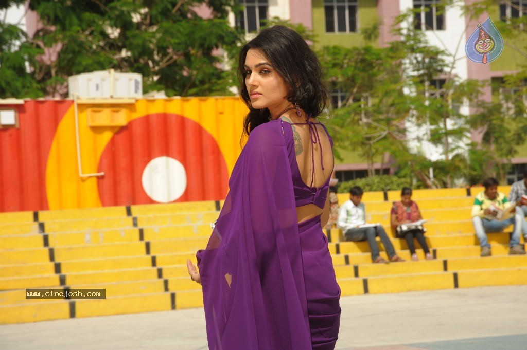 Kavya Singh Hot Photos - 14 / 38 photos