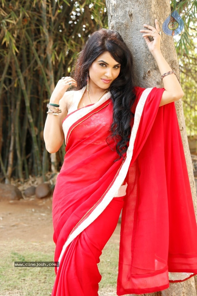 Kavya Singh Hot Stills - 32 / 115 photos