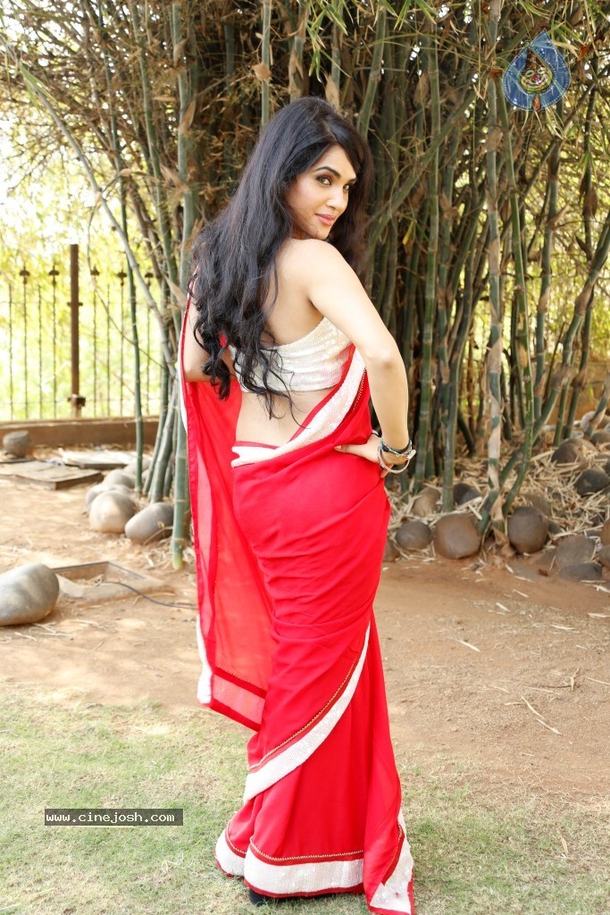 Kavya Singh Hot Stills - 54 / 115 photos