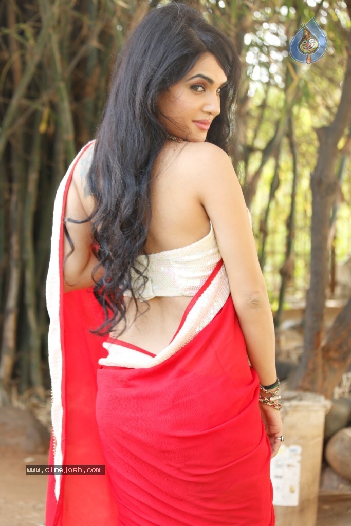 Kavya Singh Hot Stills - 84 / 115 photos