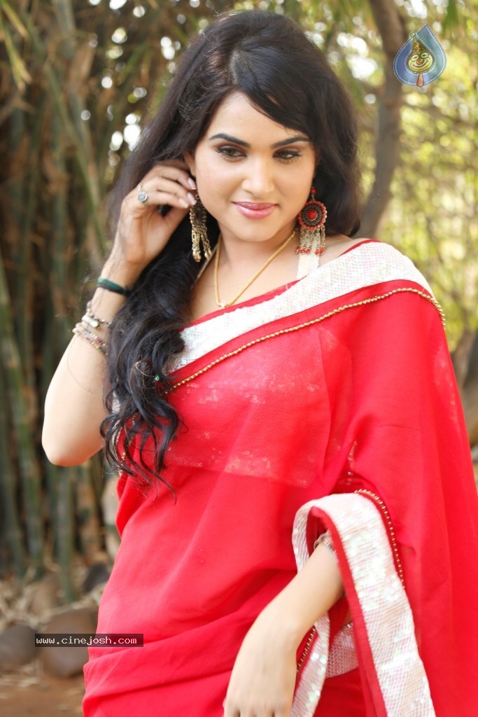 Kavya Singh Hot Stills - 105 / 115 photos