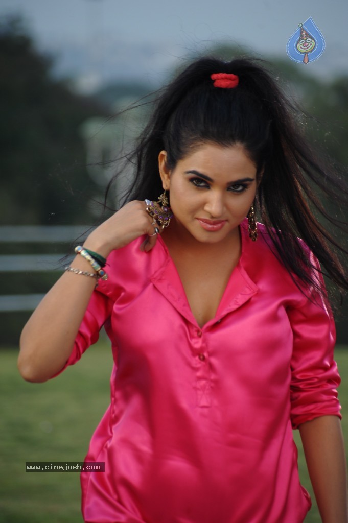 Kavya Singh New Hot Gallery - 2 / 100 photos