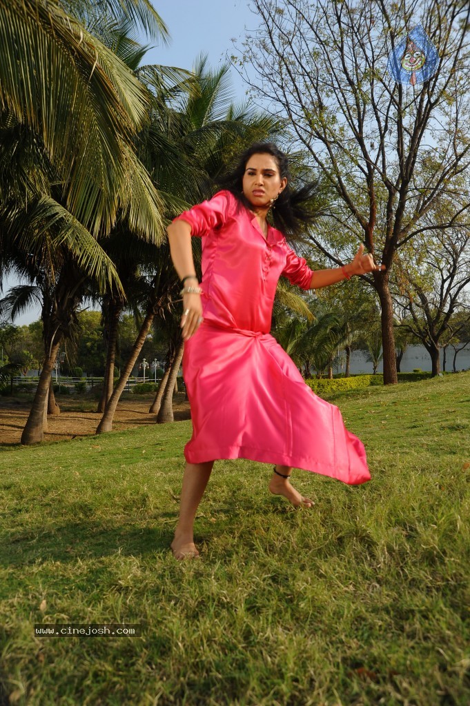 Kavya Singh New Hot Gallery - 18 / 100 photos
