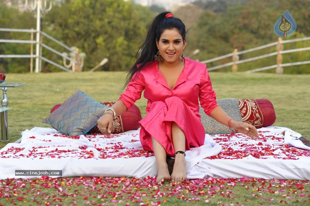 Kavya Singh New Hot Gallery - 29 / 100 photos