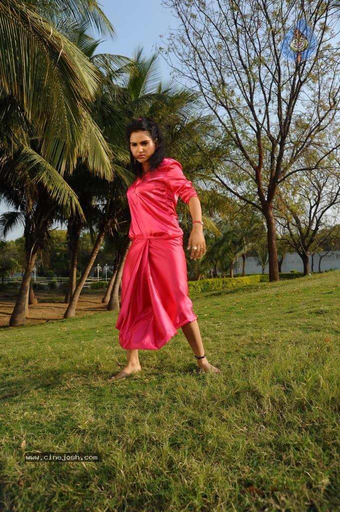 Kavya Singh New Hot Gallery - 31 / 100 photos