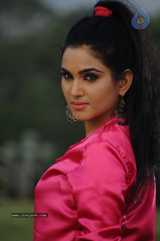Kavya Singh New Hot Gallery - 59 / 100 photos