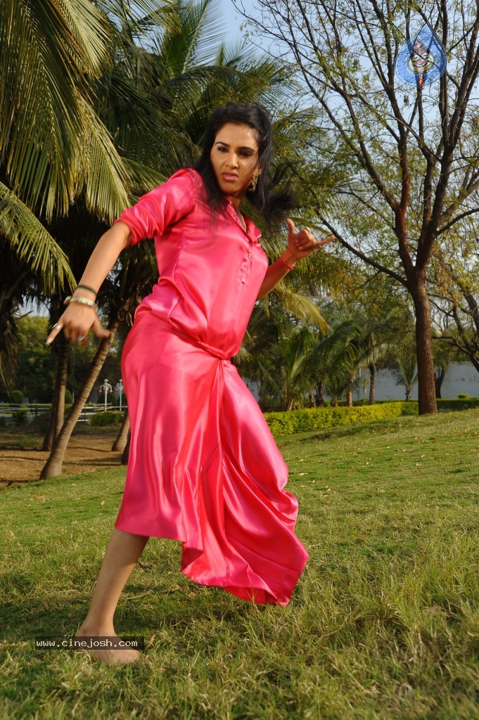 Kavya Singh New Hot Gallery - 61 / 100 photos