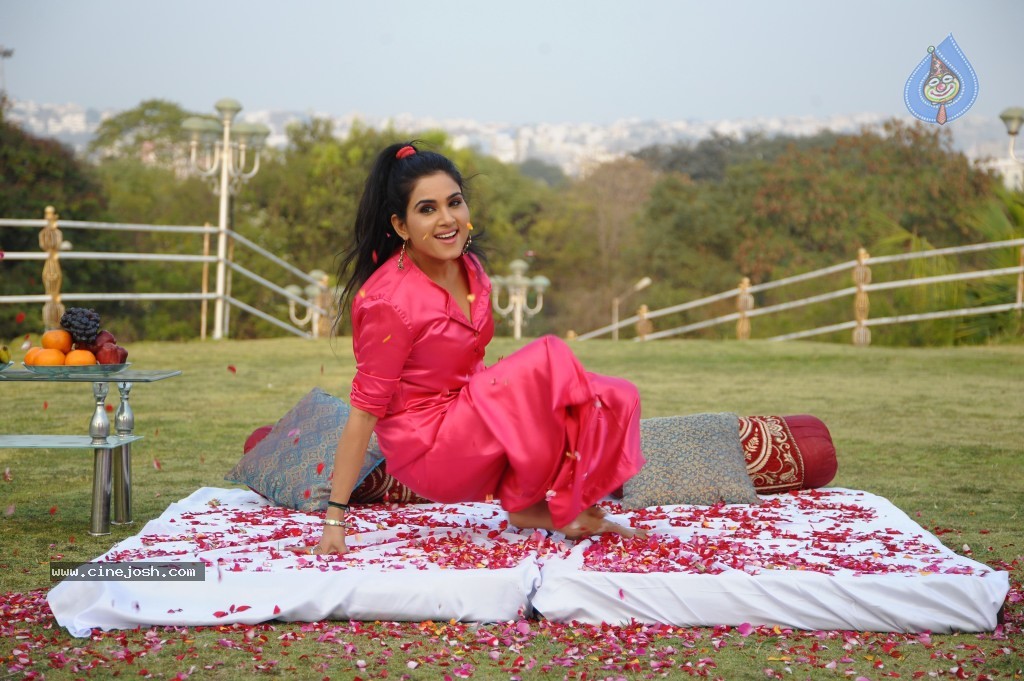 Kavya Singh New Hot Gallery - 63 / 100 photos